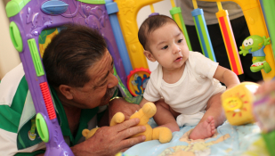 Photos of familes and babies in Baltimore, MD.